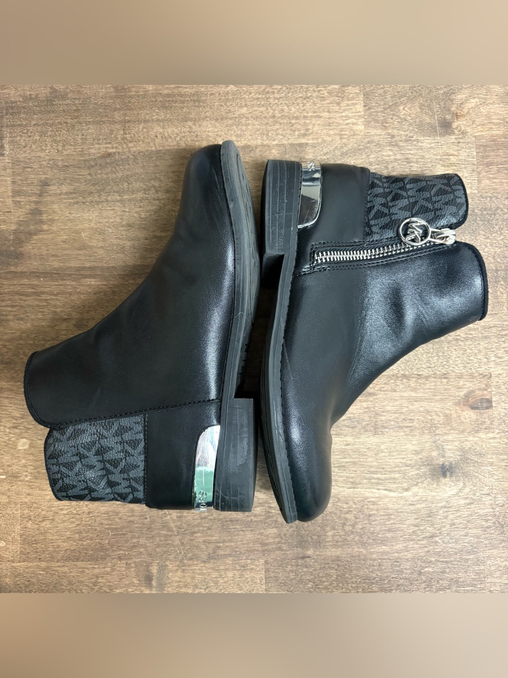 Michael Michael Kors Girls "Emma Theodora" Logo Flat Ankle Boots Size 1 Black